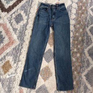 Hollister Low-Rise Relaxed Straight Denim Jeans New without Tags